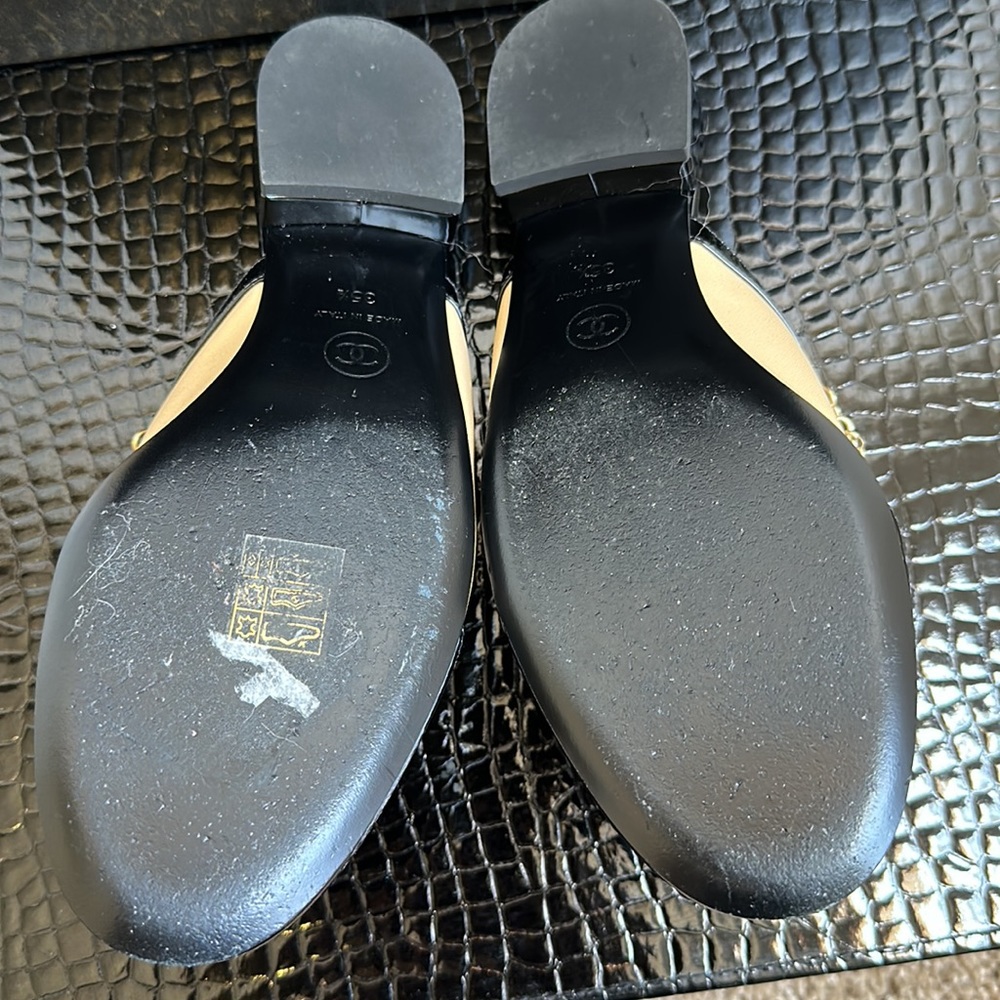 Stunning Chanel lamb skin mules. - Picture 5 of 9